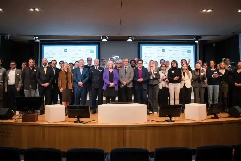 Groupe de personnes sur scène, les Lauréat Index Blue Tech 2026